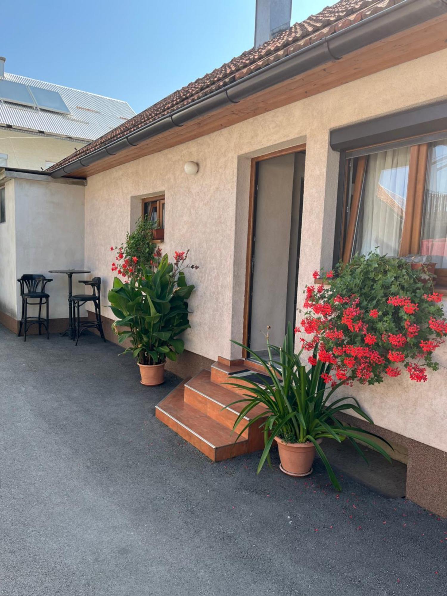 Apartman Anna Ogulin Extérieur photo